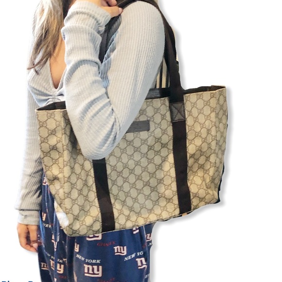 Gucci Handbags - Gucci Supreme GG tote bag